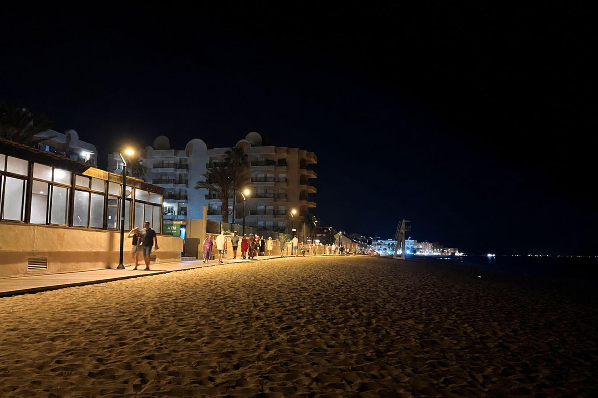 FLEXIA luminaires direct light only where it is needed on La Mata's coastal path, helping to preserve sealife